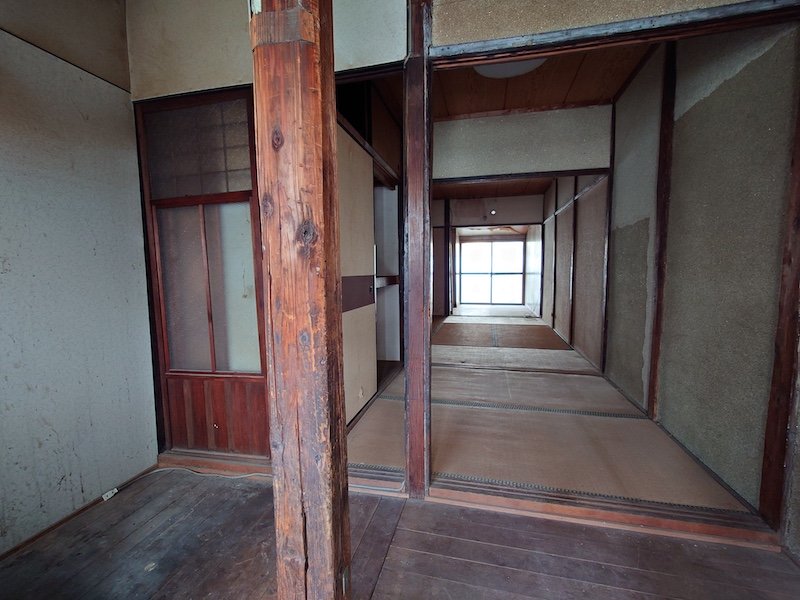 兵庫県尼崎市次屋の空き家｜活用前の室内（残置物撤去前）