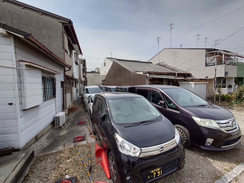 兵庫県尼崎市次屋の空き家を解体して駐車場として活用した事例