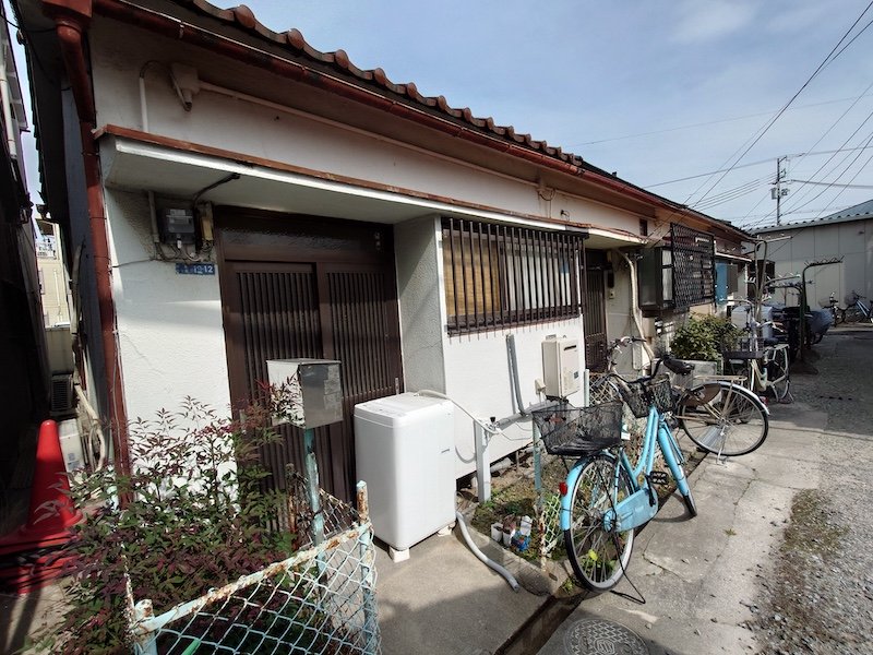 兵庫県尼崎市次屋にある退去したばかりの空き家外観