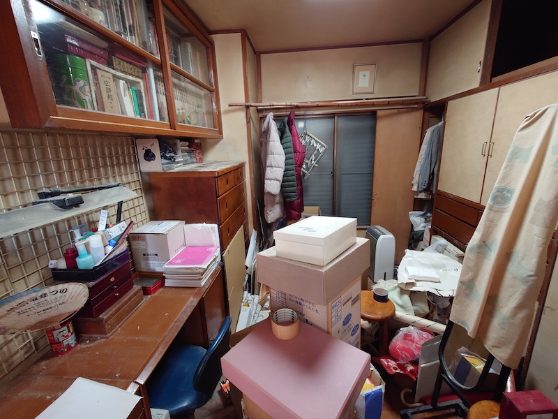東京都江戸川区の放置された空き家アパートの引越し前の室内