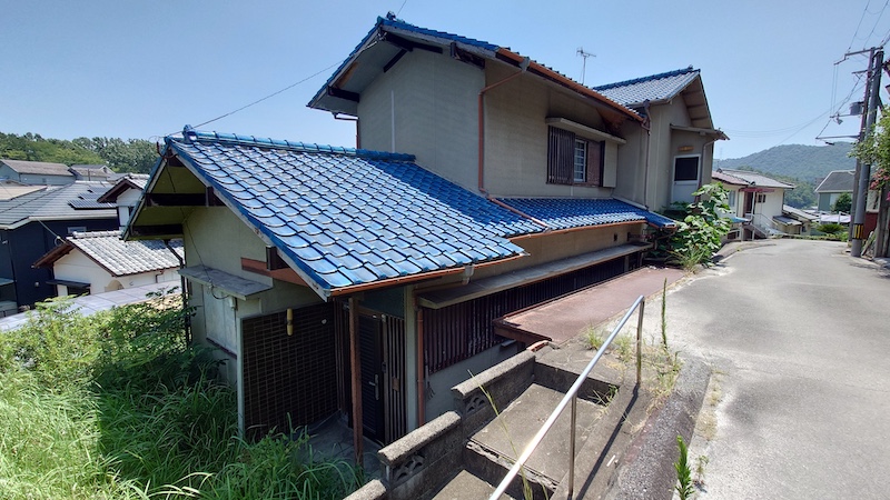 空き家を管理、姫路市藤ヶ台で管理を任された2階建ての空き家の外観